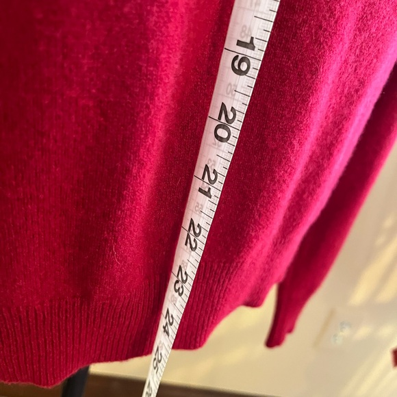 💯 % CASHMERE V NECK SWEATER SIZE SMALL - Picture 2 of 4